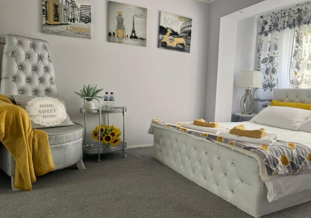 Luxe Free Wifi, Free Parking, Free Netflix * Friern Barnet